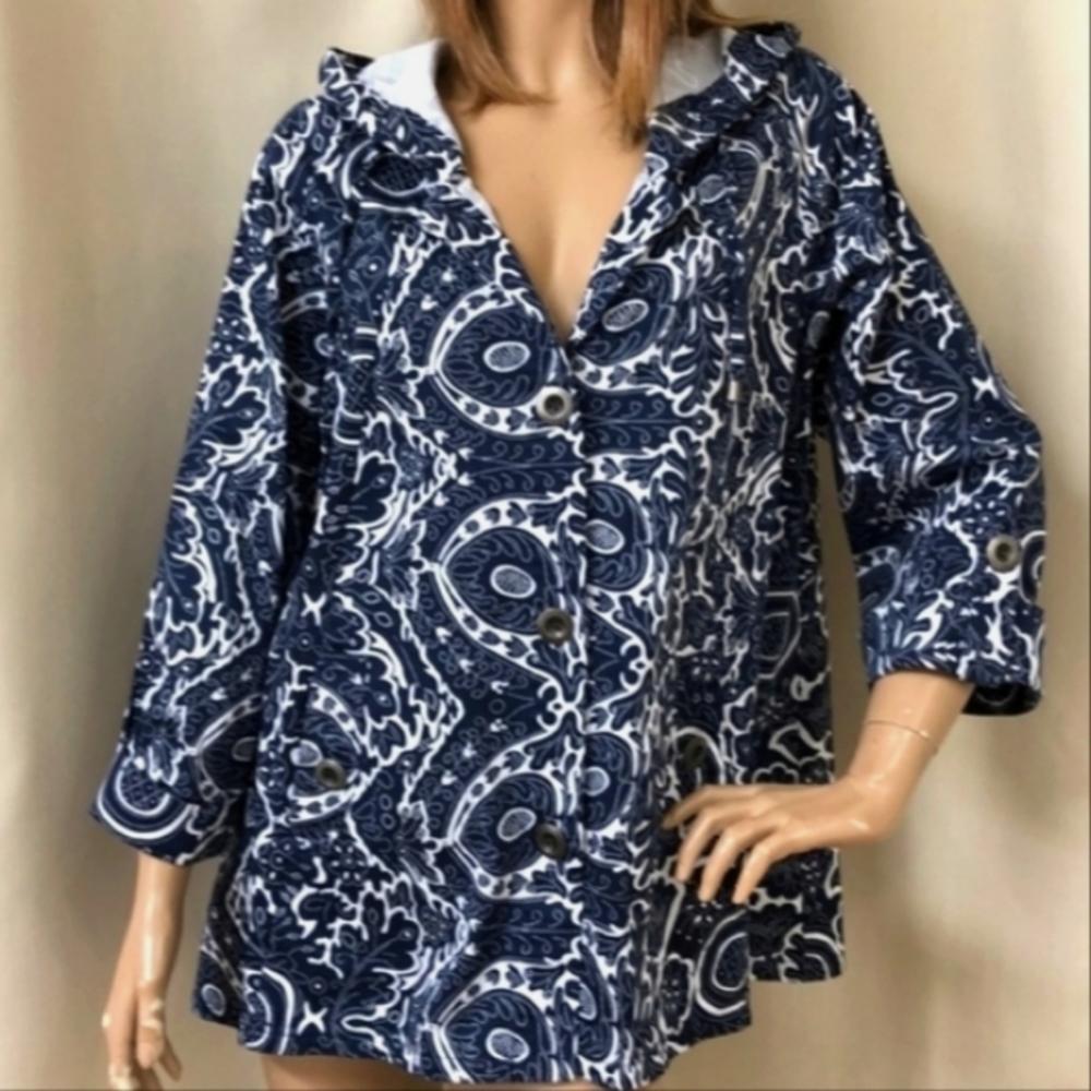 *SOLD* - Beautiful Lightweight Coat " For Cynthia " Brand in Navy Blue and White